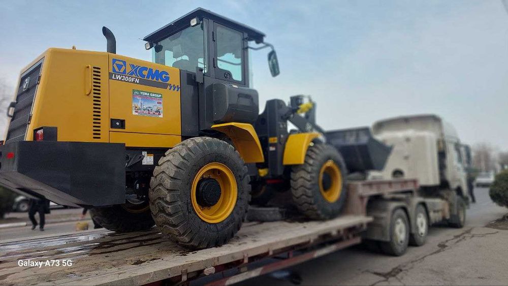 Продаем фронтальный погрузчик XCMG LW300FN