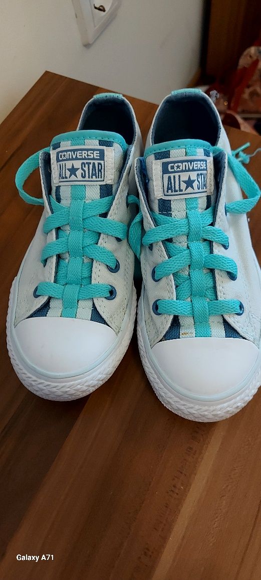 Детски кецове Converse,неразличими от нови.