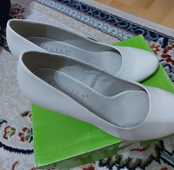 Белые туфли в отличном состоянии.