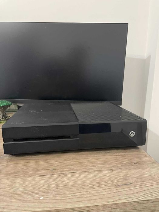 Xbox one 500 GB și FIFA 25