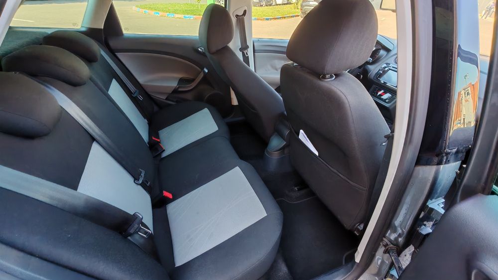 Vand Seat Ibita sau schimb cu Logan benzina sau diesel ofer diferenta