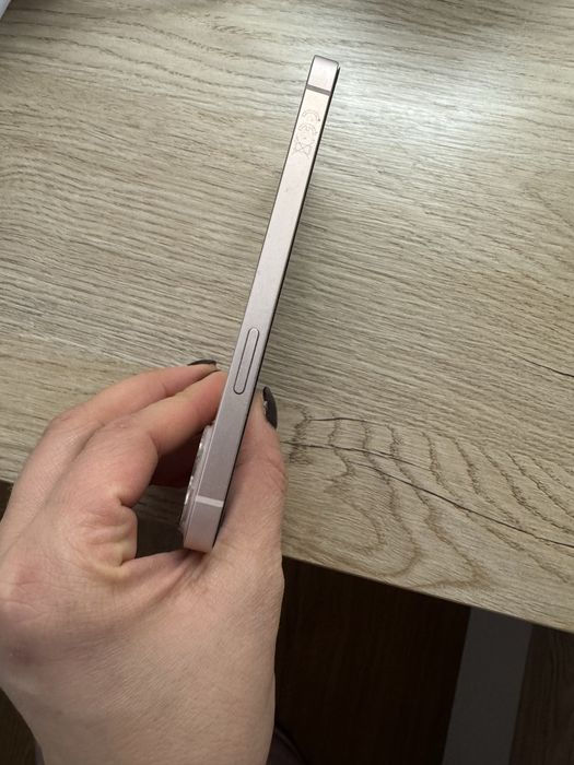 Айфон 13 чиста запазен много