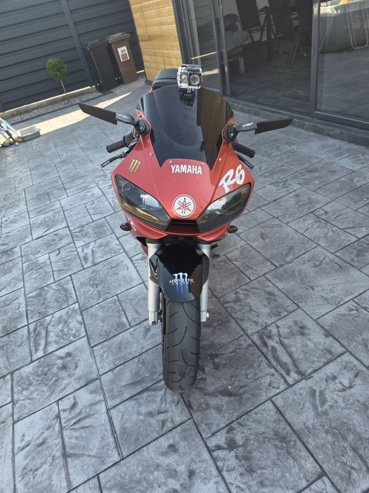 Propietar vand/schimb  Yamaha r6 din 2002
