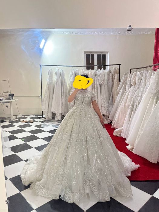 Kelinlar uchun oqshom libosi