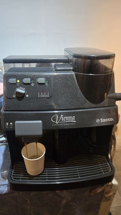 Aparat de cafea cu boabe Saeco