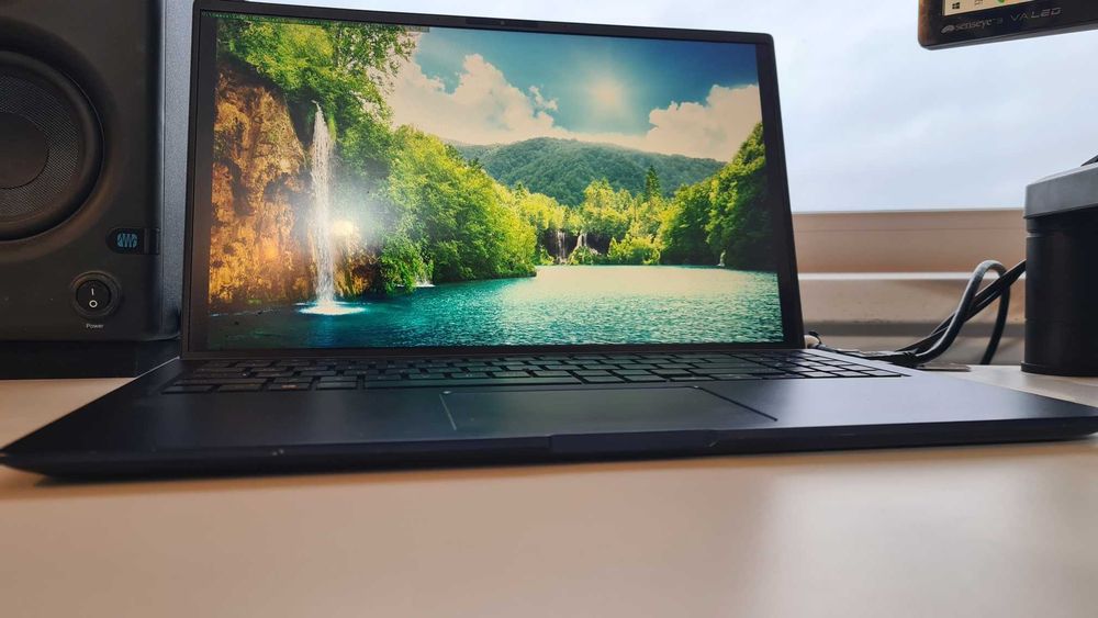 Laptop rapid, subtire si usor ASUS ZenBook UX533FD, i7, GTX 1050, 512