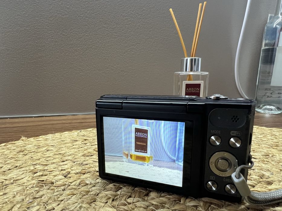 Aparat Foto Digital Panasonic Lumix DMC SZ10 Ecran rabatabil Wifi