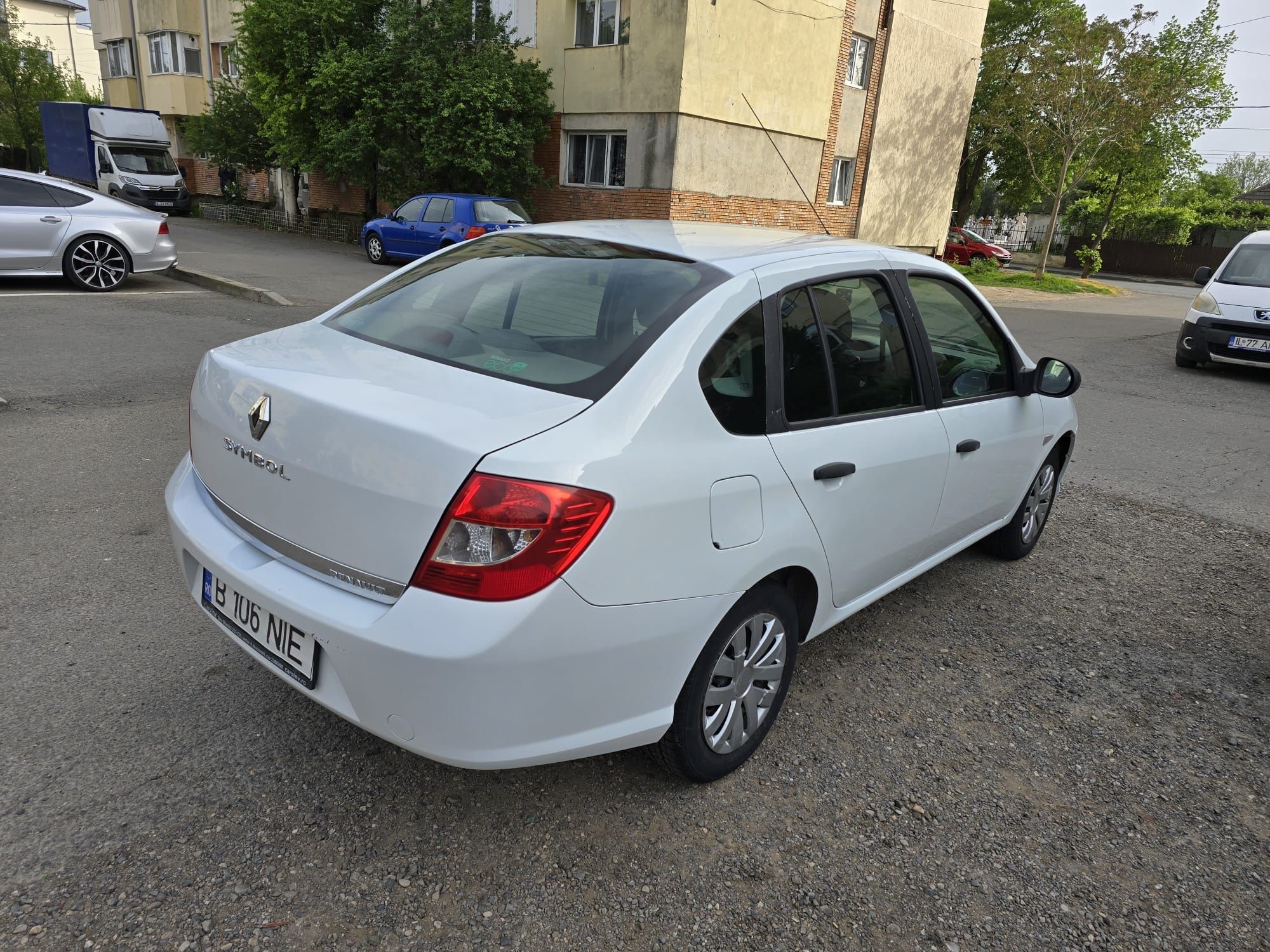 Renault symbol .