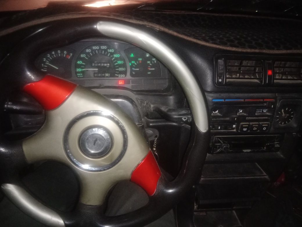 Volkswagen golf sotiladi