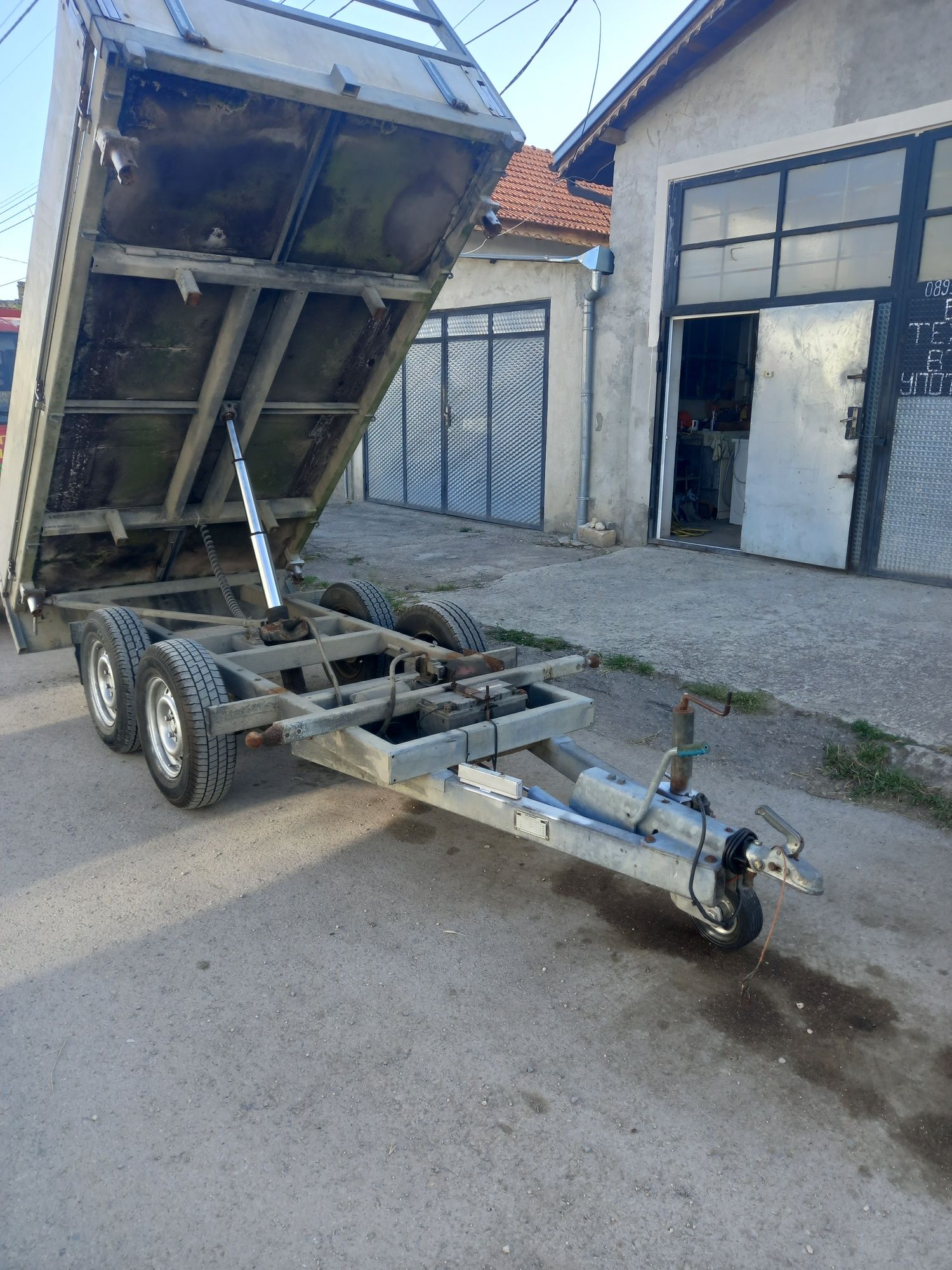 Продавам самосвално ремарке