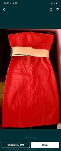 Червена рокля с открити рамене