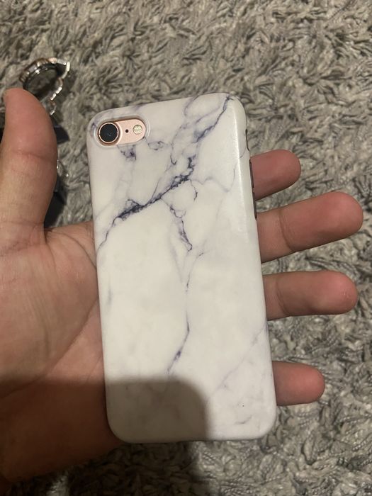 Продам Iphone 7