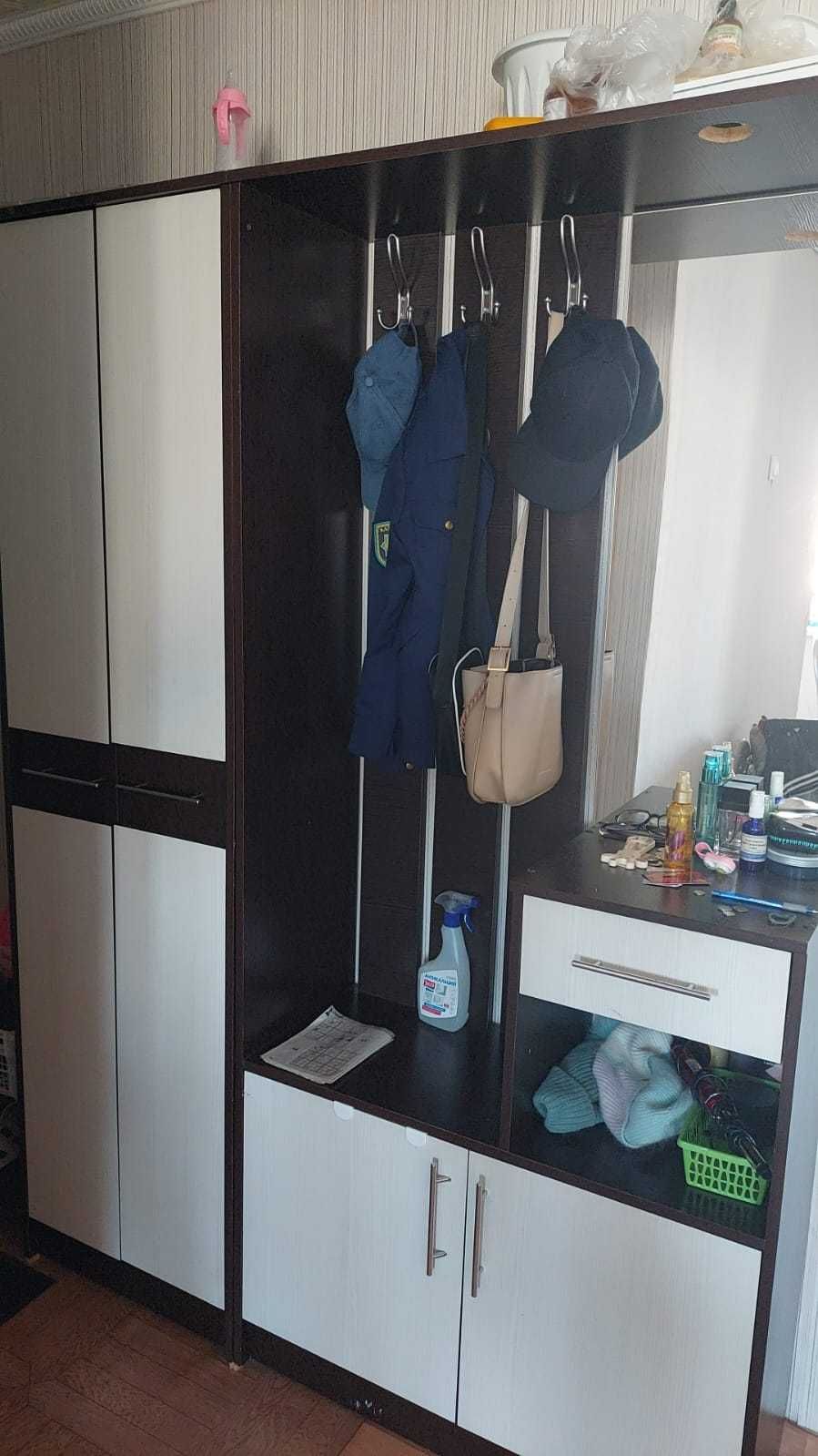 Продам шкаф в прихожую