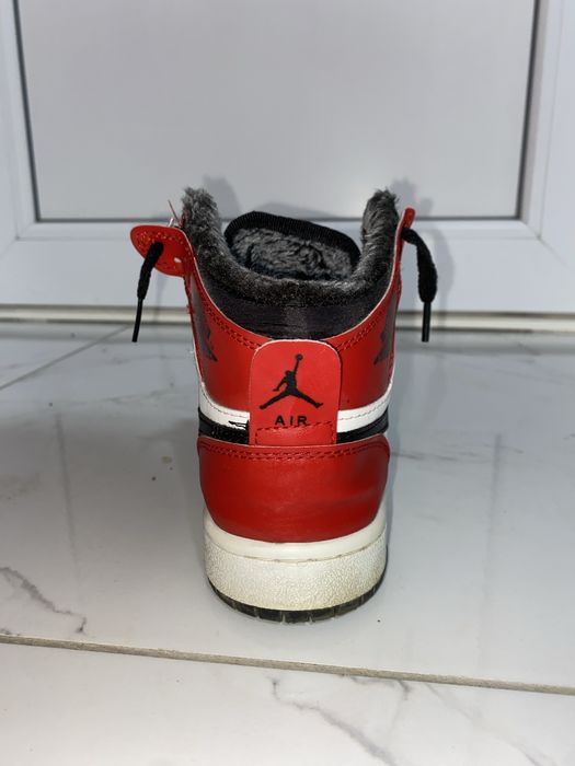 Air Jordan 1 Retro High OG Black Toe îmblăniti pt Iarna