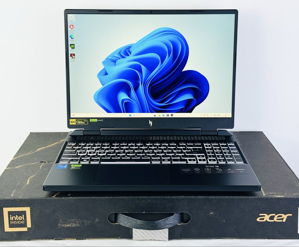 Лаптоп Acer Nitro 16 165Hz i7-13620H 16RAM 1TB RTX 4050 Black Гаранция