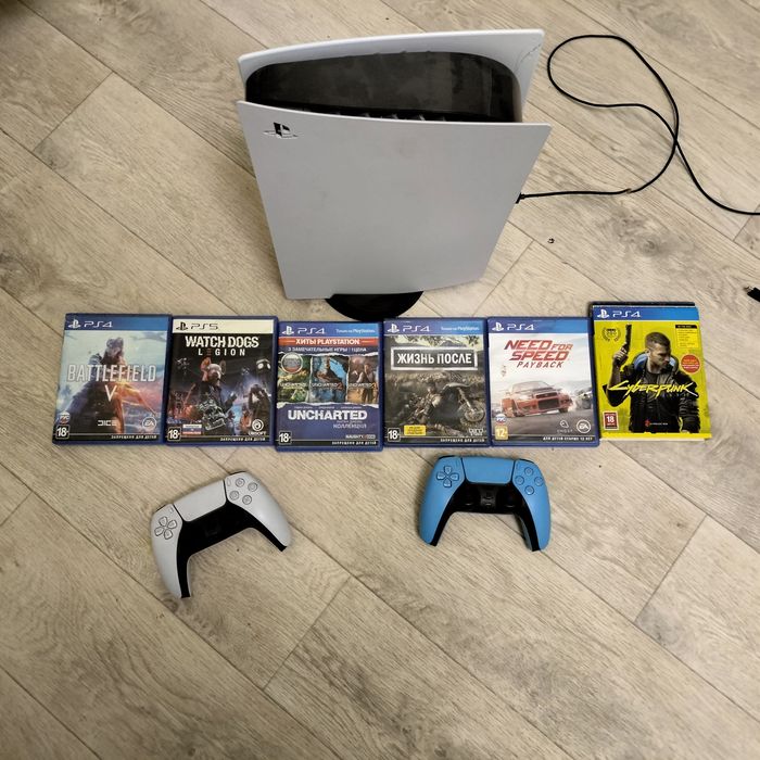 Продам PS5 с играми и двумя джойстиками