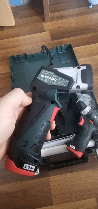 Set Metabo infiletantă cu acumulator si lanternă