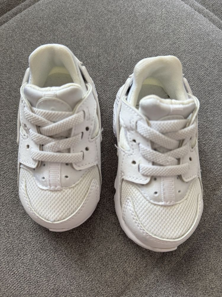 Adidasi Nike, marimea 19,5