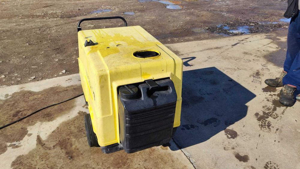 Продавам пароструйка Керхер