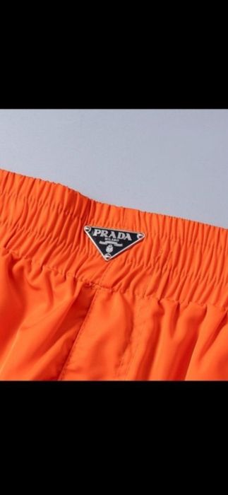 Pantalon plaja Prada,  model 2026