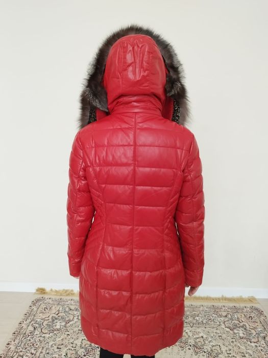 Продам женскую зимнюю куртку.