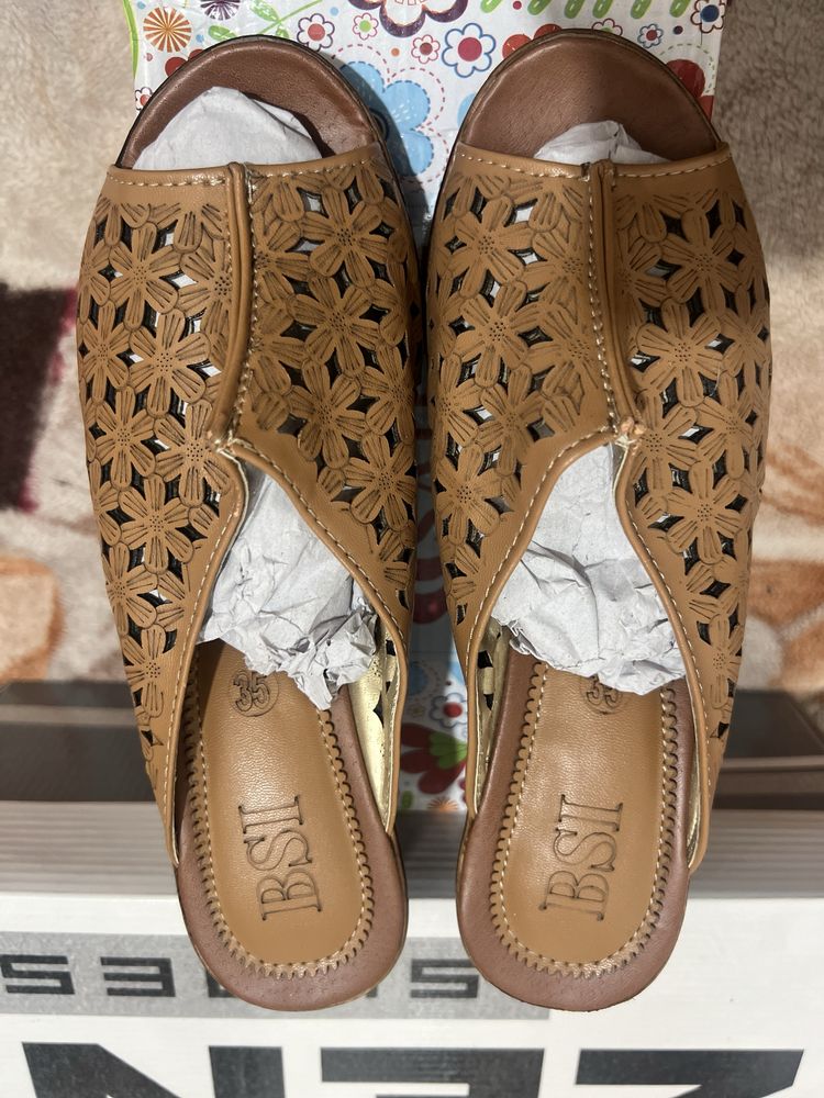 Ayollar oyoq kiyimi