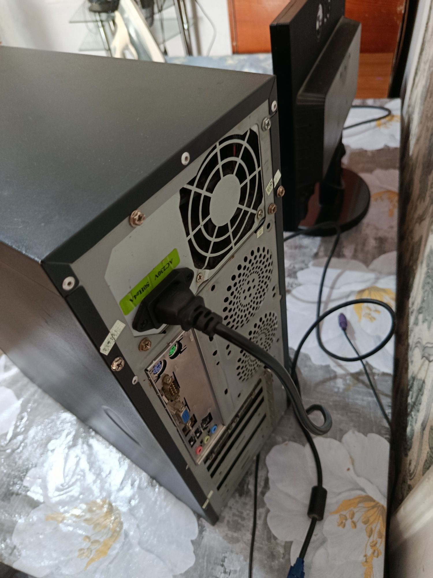 Продается пк LG не хватает тока переходника стоит он 50к