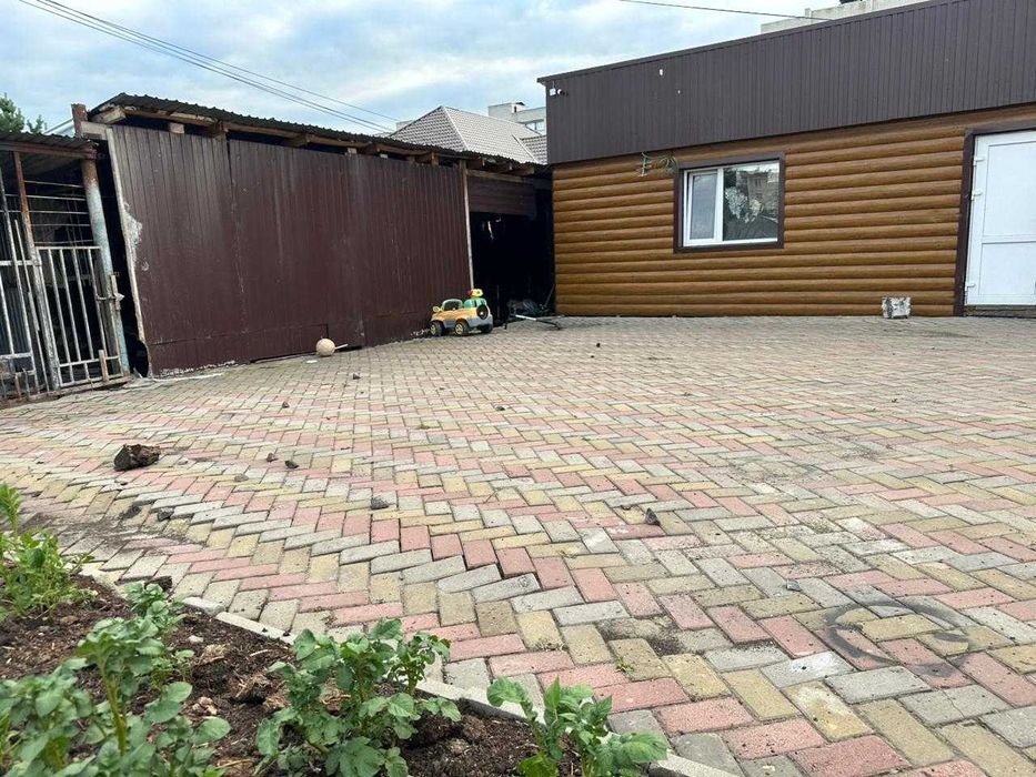 Двухэтажный дом в отличном районе