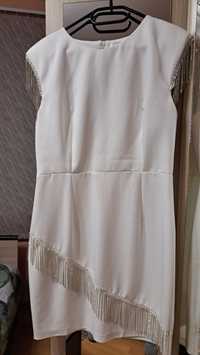 Бяла елегантна рокля