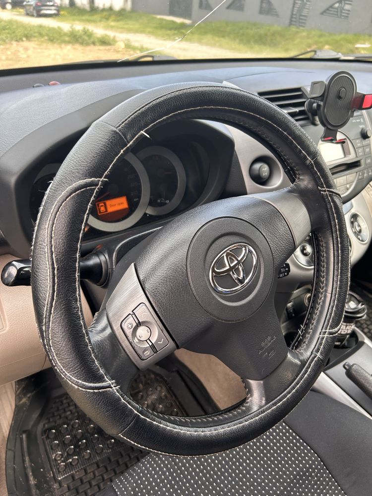 Toyota rav 4.