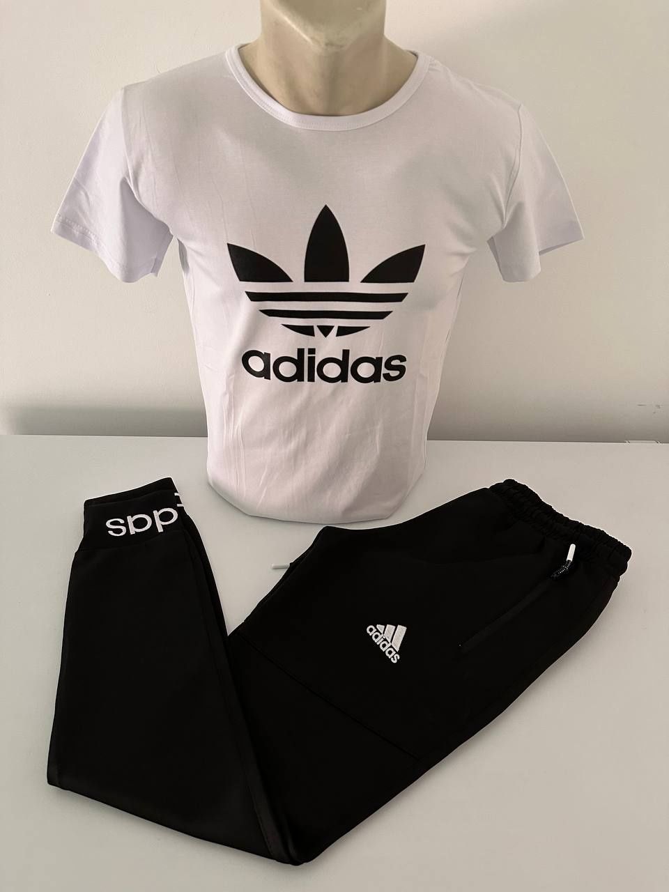 Set tricou cu pantaloni