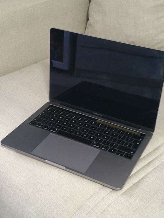 Doua Macbook pro touch - pentru piese
