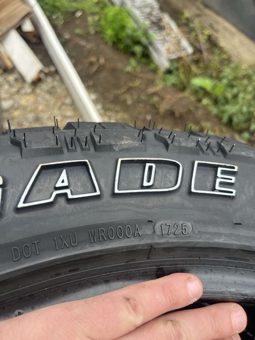 285/50/22 чисто нови гуми