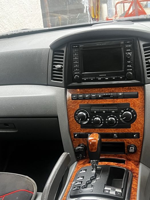Grand cherokee overland