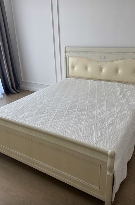 Продам белую, белорусскую кровать