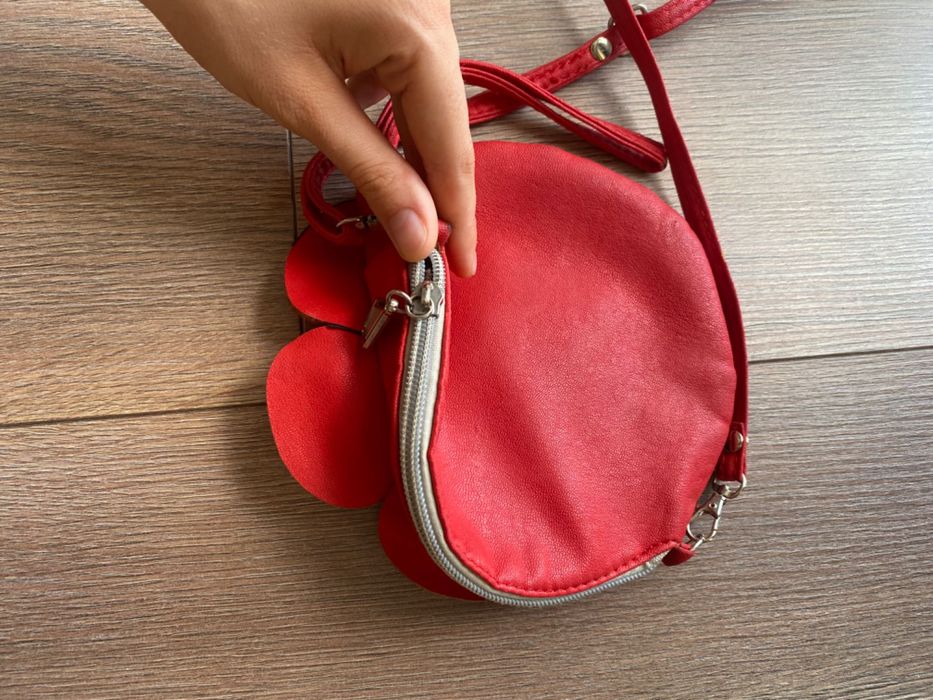 Чантичка - роза червена