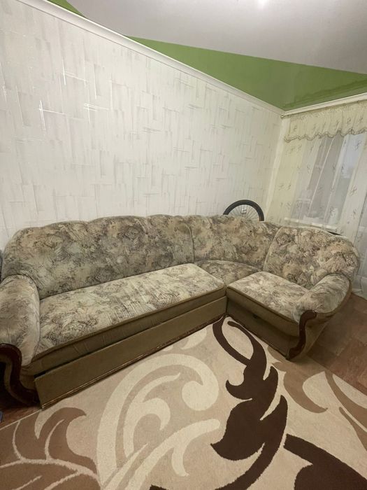 Продаёться угловой Диван в хорошом состояний