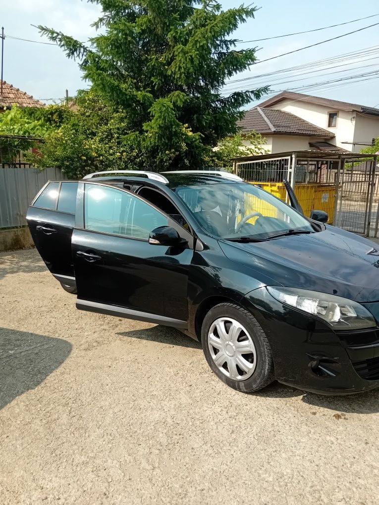 Vând renault megane