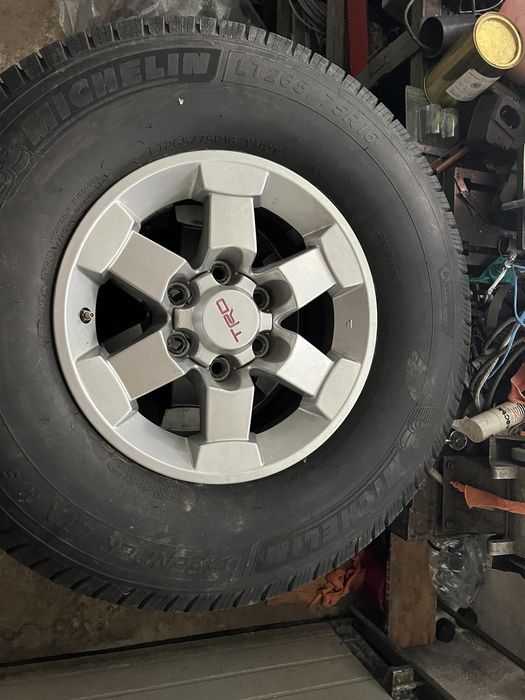 Зимни гуми с джанти за джип Toyota