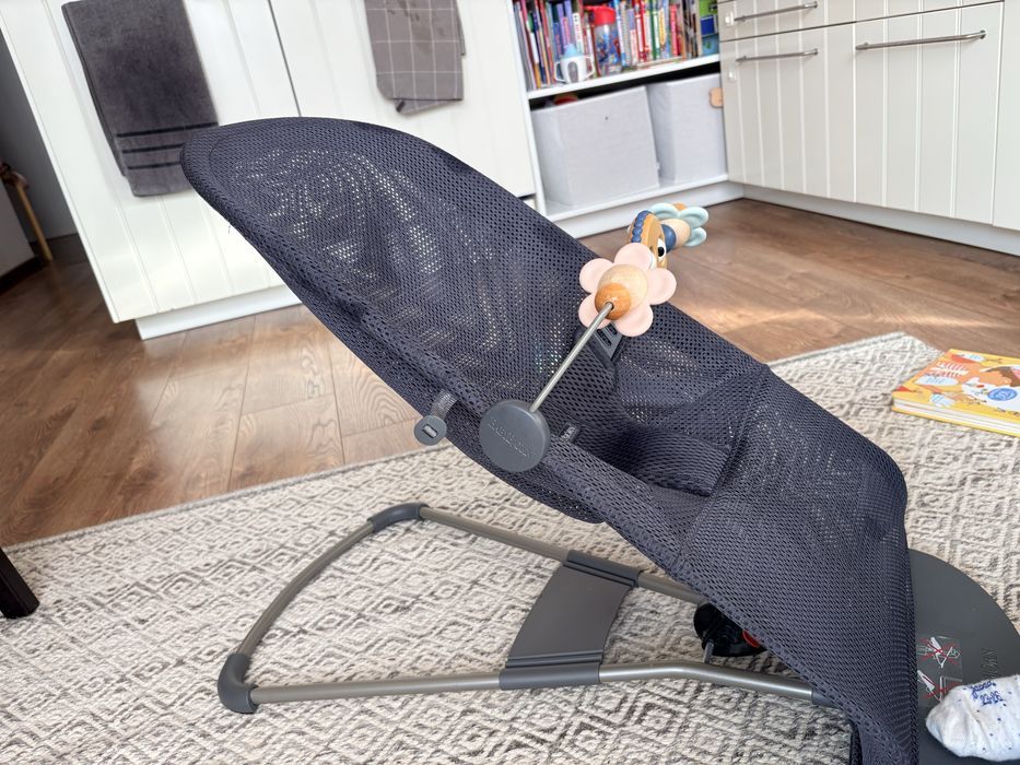 Шезлонг Babybjorn Bliss Mesh с играчка