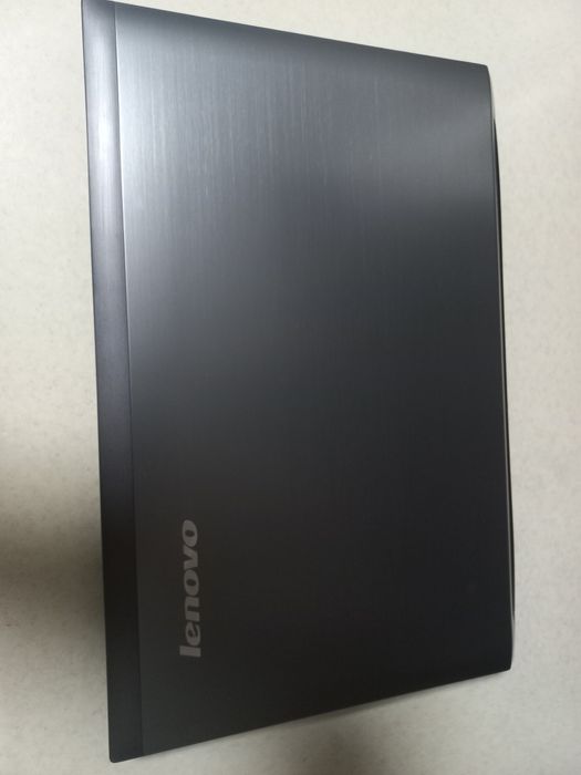 Продам ноутбук Lenovo V570c в хорошем состоянии.