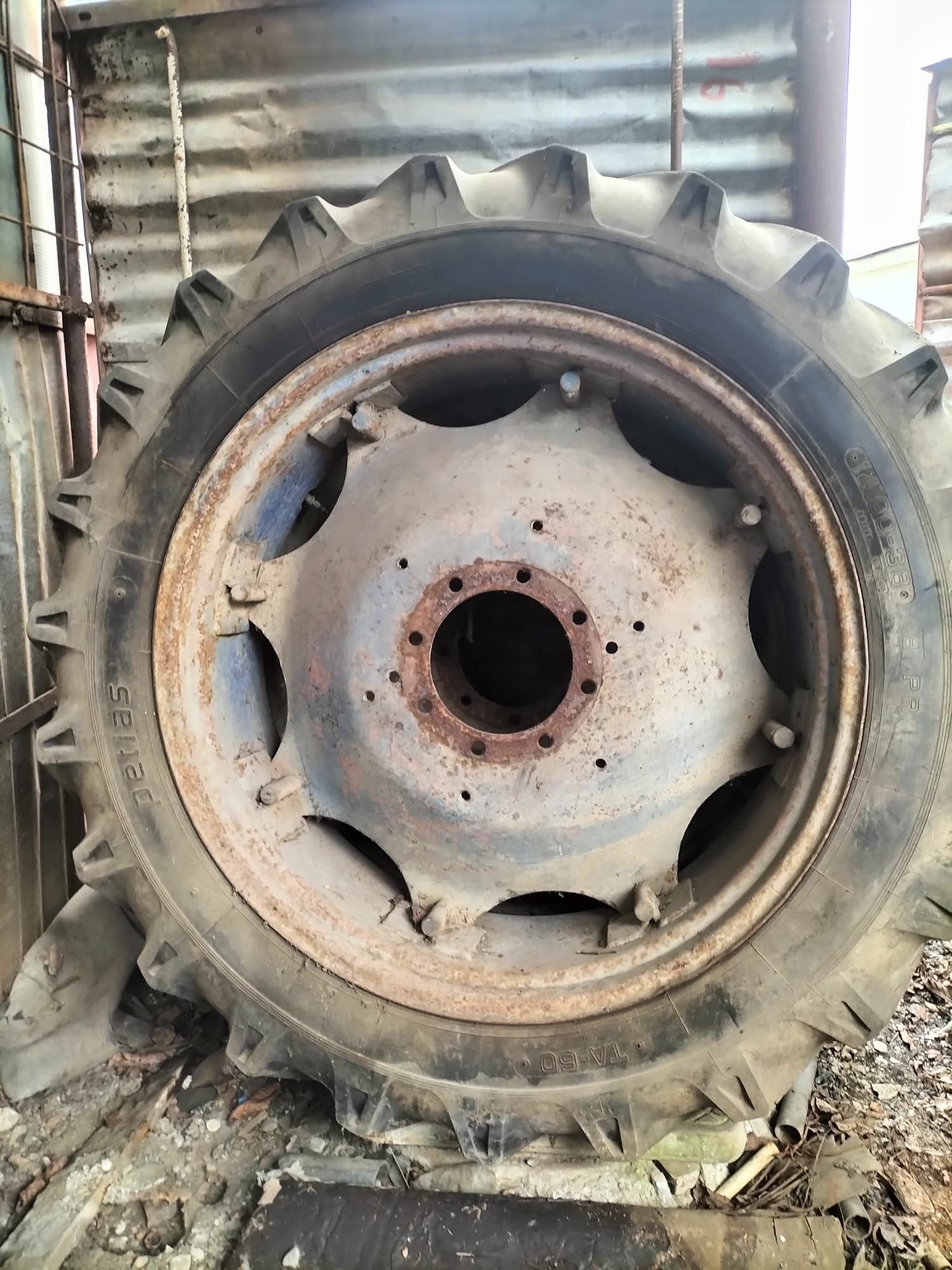 Roti tractor U650 14.00-38 PETLAS stare bună