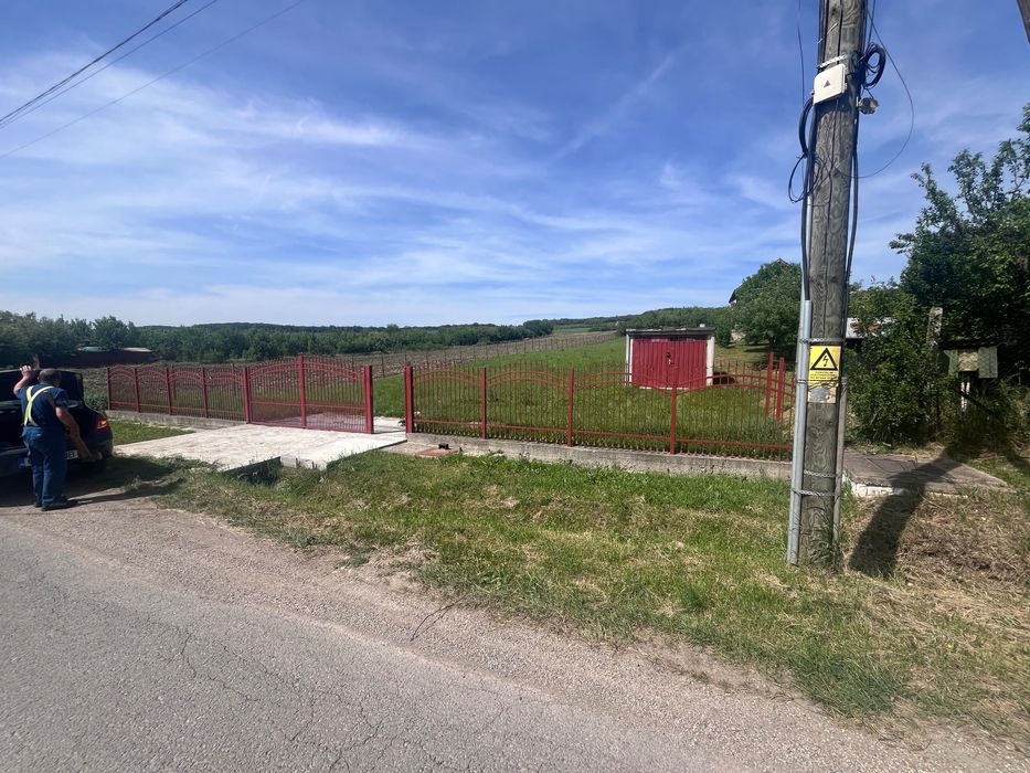 TEREN de vânzare ideal pentru construcții de case și duplex