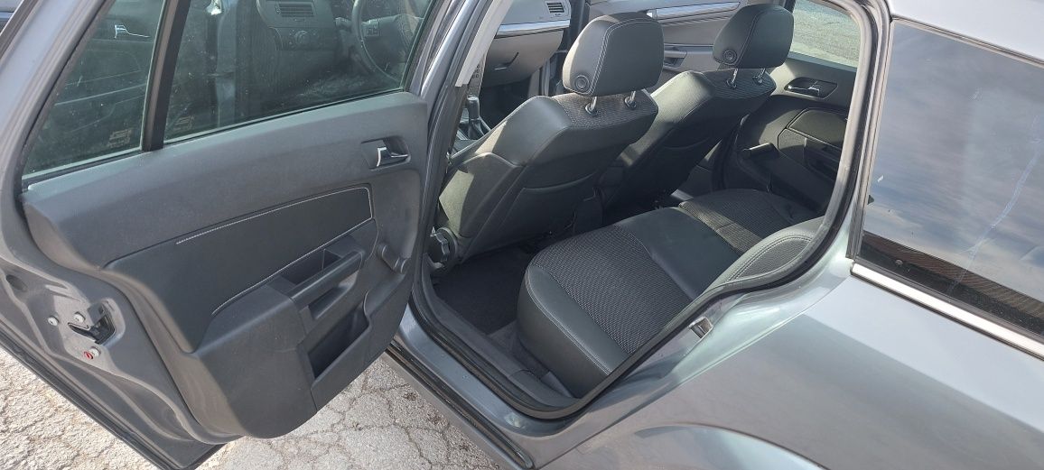 Опел Астра 1.7 CDTI COSMO