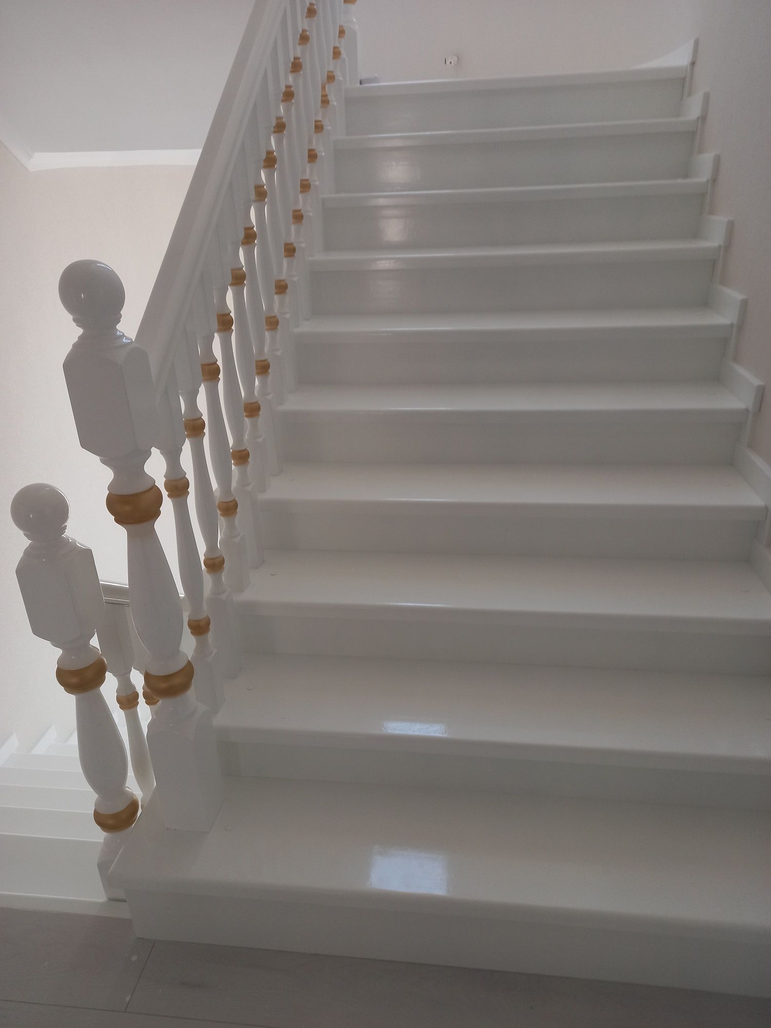 Ассалаумалейким  лестница жасаймыз барлык турлерин багасы кол жетимди