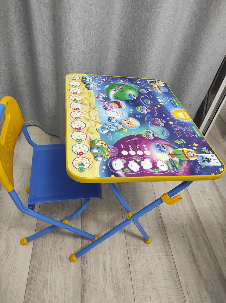 Детский стол,стулья