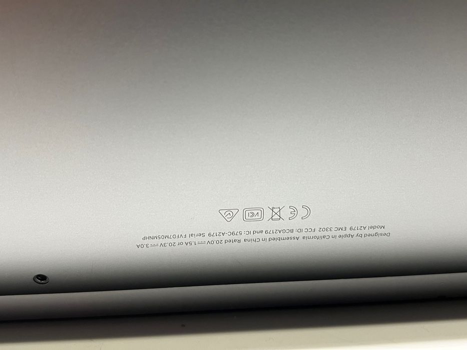 Mac book 200$ kelishiladi