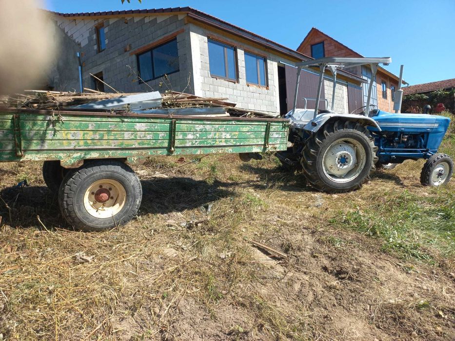 Vand Tractor Ford 3000 in 3 pistoane, 2900cm³,48 de cai,cutie 2 manete