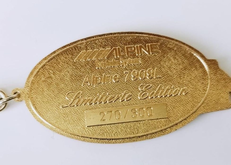Brelocul Alpine 7909L in editie limitata, copii