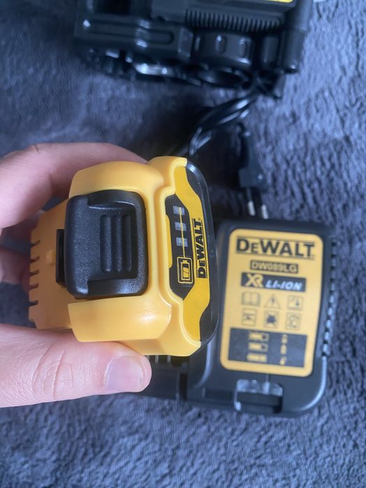 Nivela Laser DeWalt 089LG noua baterie incarcator